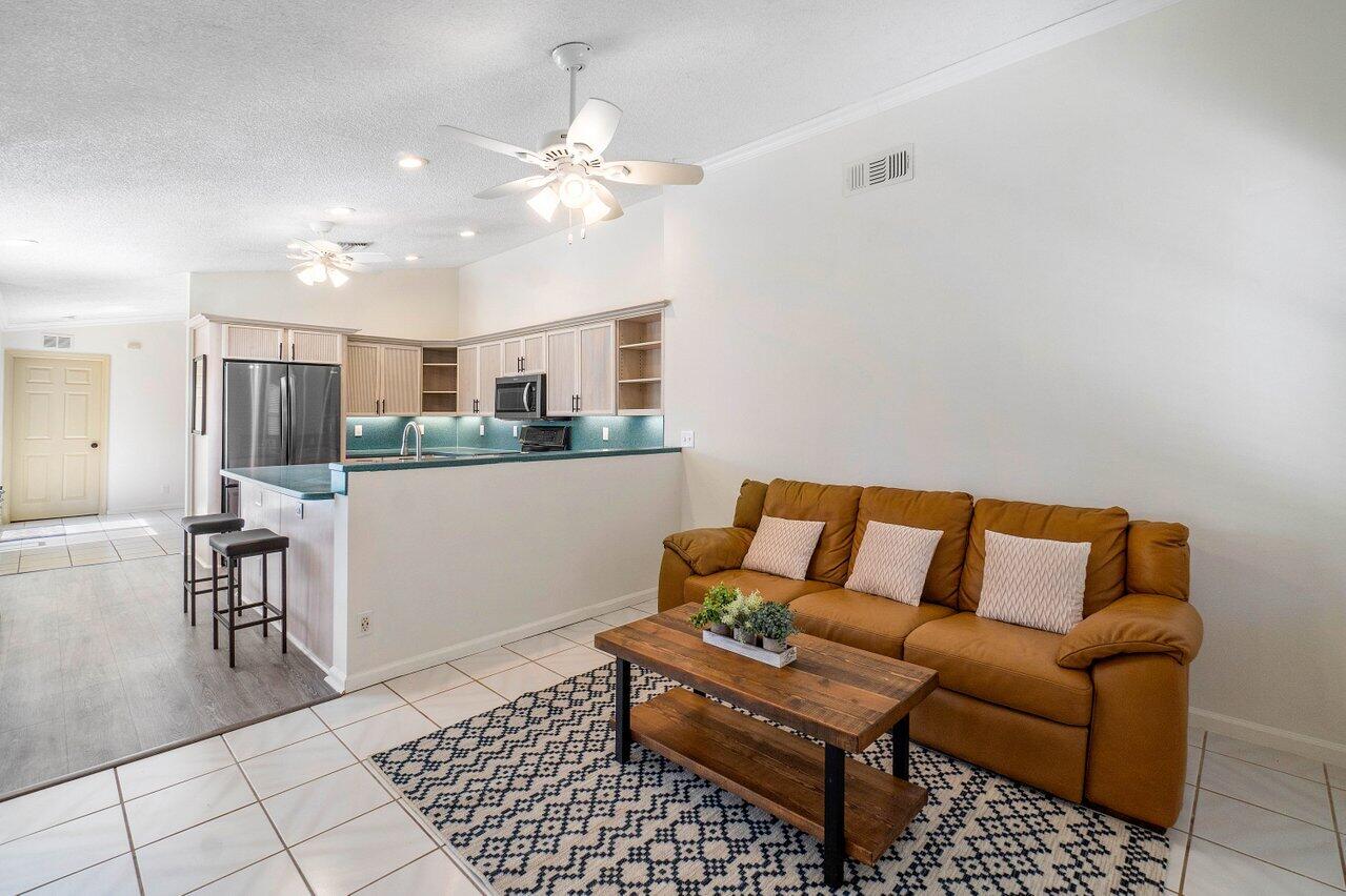 7534 Texas Trail Boca Raton, FL 33487 - Photo 6 of 35 Kitchen Family Room