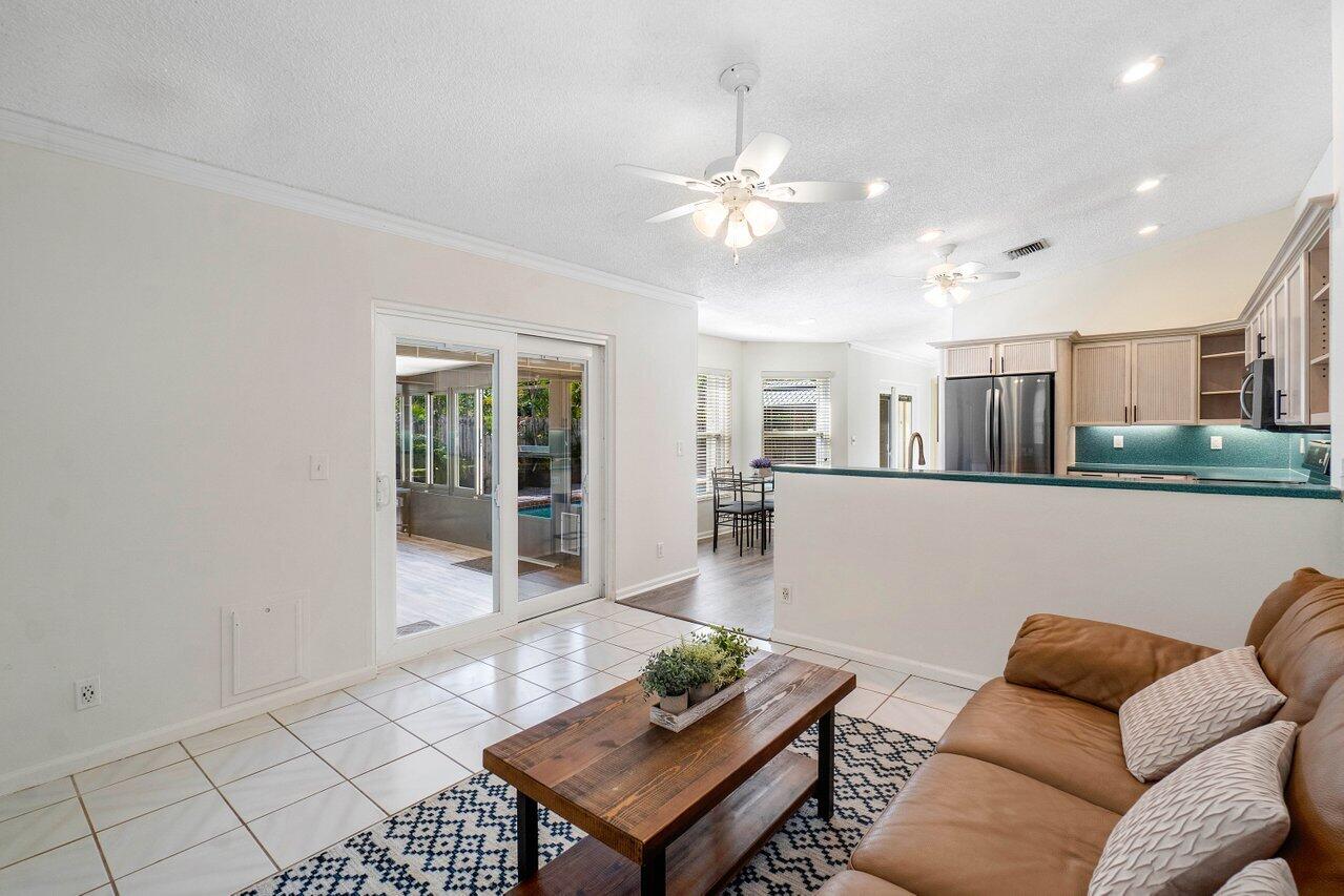 7534 Texas Trail Boca Raton, FL 33487 - Photo 7 of 35 Family Room 2