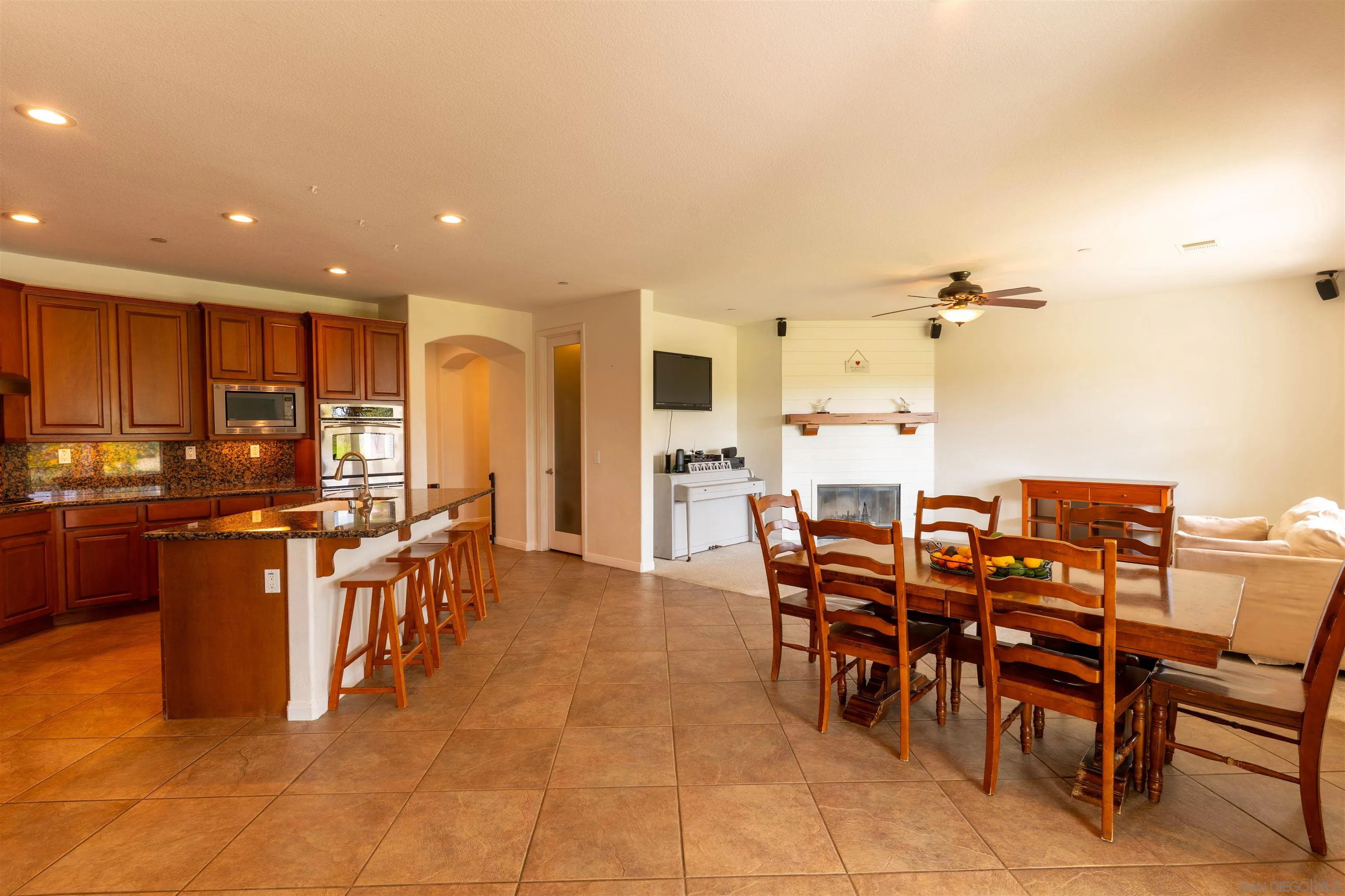 2352 Clearcrest Lane Fallbrook, CA 92028 - Photo 11 of 33 a view of a dining room with furniture