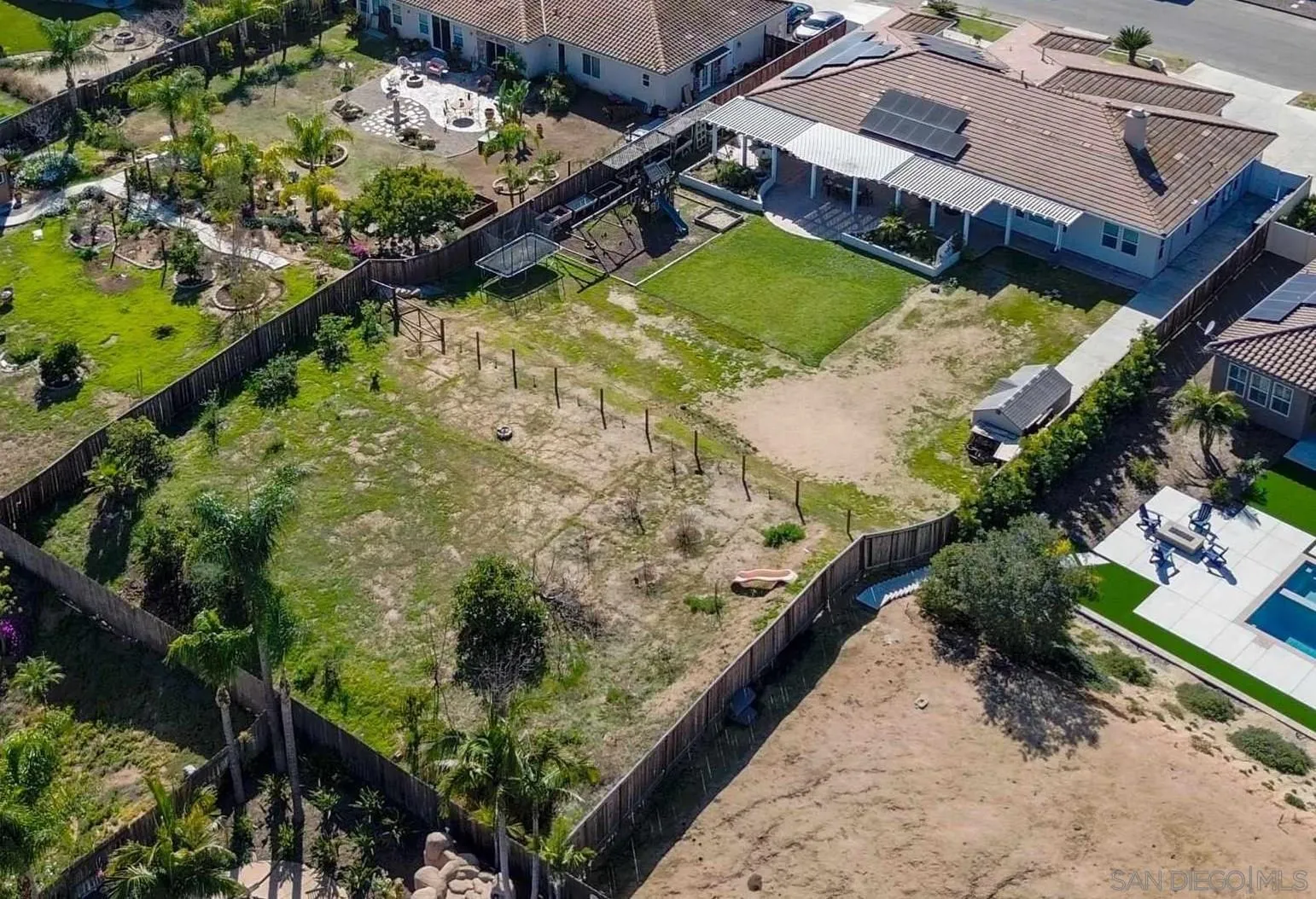 2352 Clearcrest Lane Fallbrook, CA 92028 - Photo 4 of 33 a view of a backyard with plants