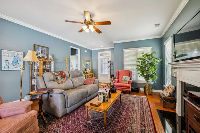 a view of a pathway of a house