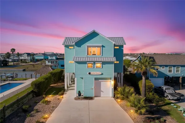 $1,375,000 | 124 Channelview Road, Rockport, TX 78382