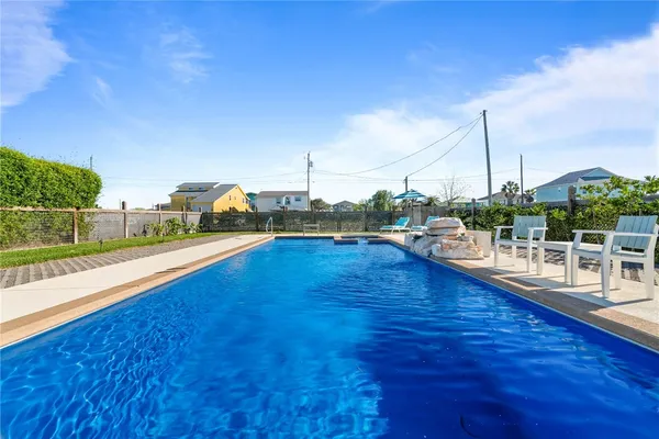 $1,375,000 | 124 Channelview Road, Rockport, TX 78382