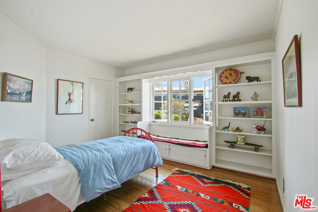 201 Tranquillo Road Pacific Palisades, CA 90272 - Photo 15 of 19 a bedroom with a bed and a window