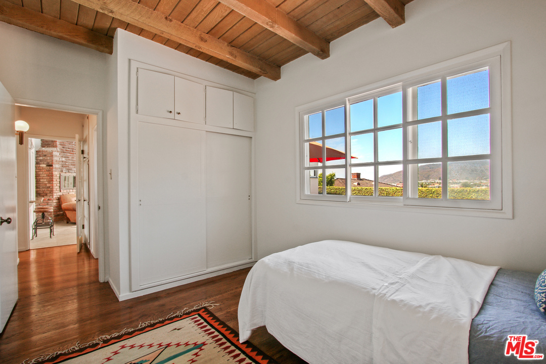 201 Tranquillo Road Pacific Palisades, CA 90272 - Photo 18 of 19 a bed room with a bed and a window