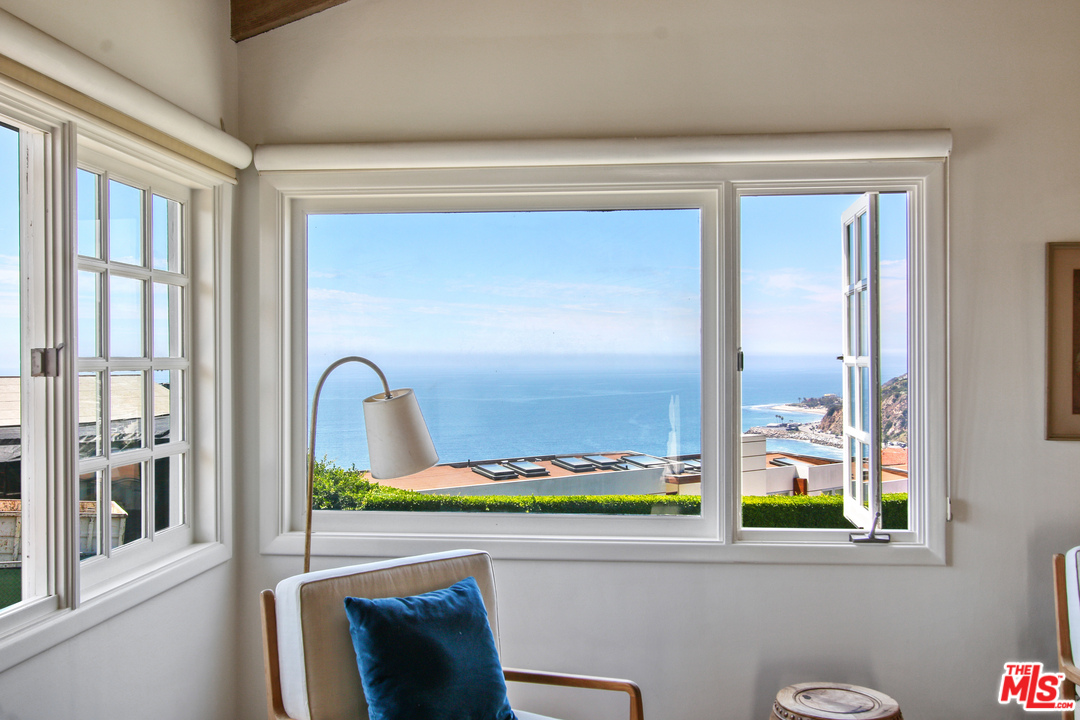 201 Tranquillo Road Pacific Palisades, CA 90272 - Photo 4 of 19 a bathroom with a window and a bathtub