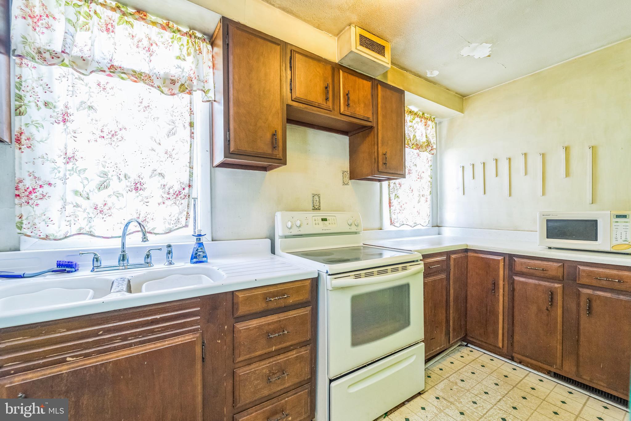 7701 Emerson Road Hyattsville, MD 20784 - Photo 6 of 30 Gallery Image 6