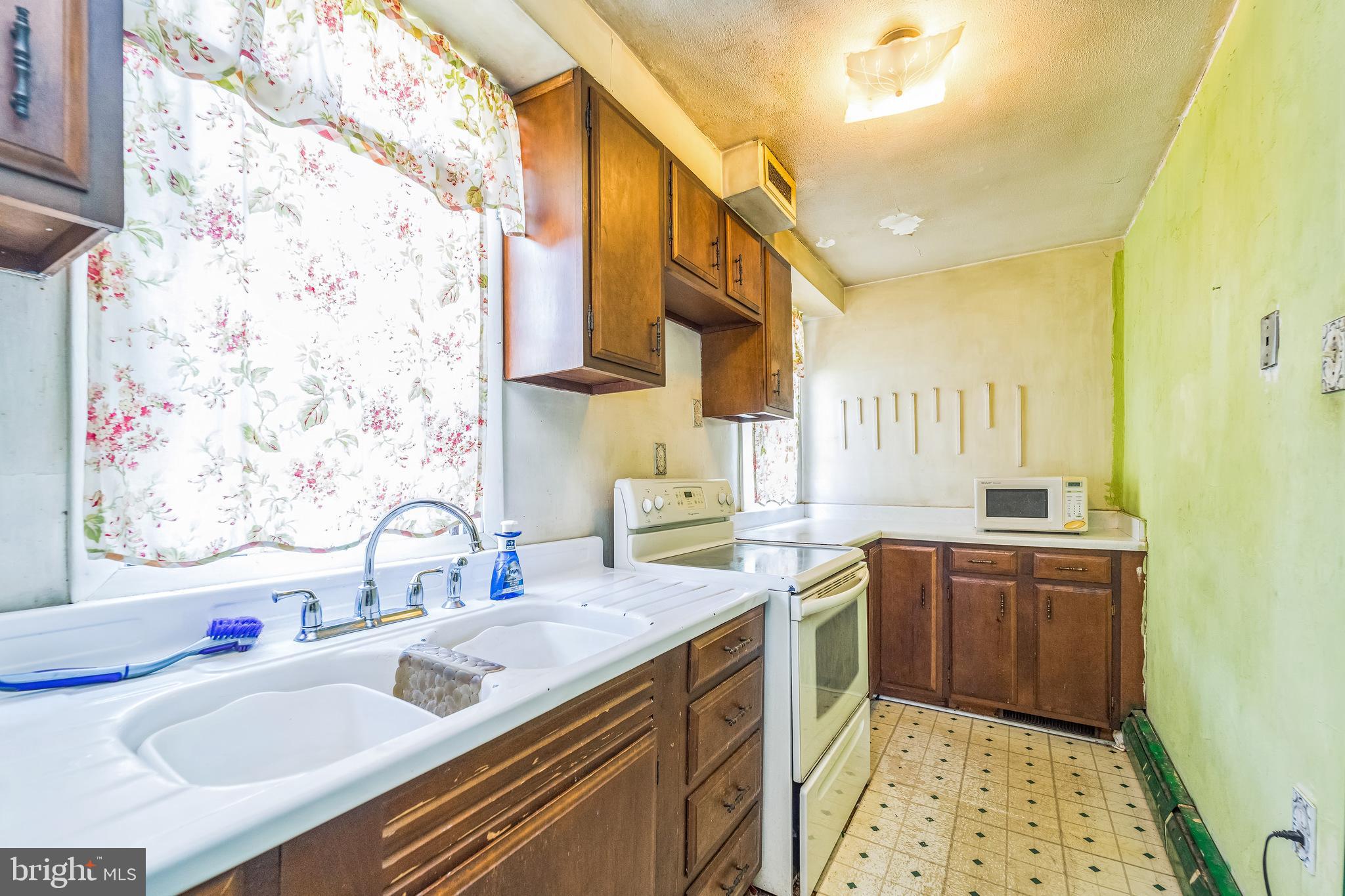 7701 Emerson Road Hyattsville, MD 20784 - Photo 7 of 30 Gallery Image 7