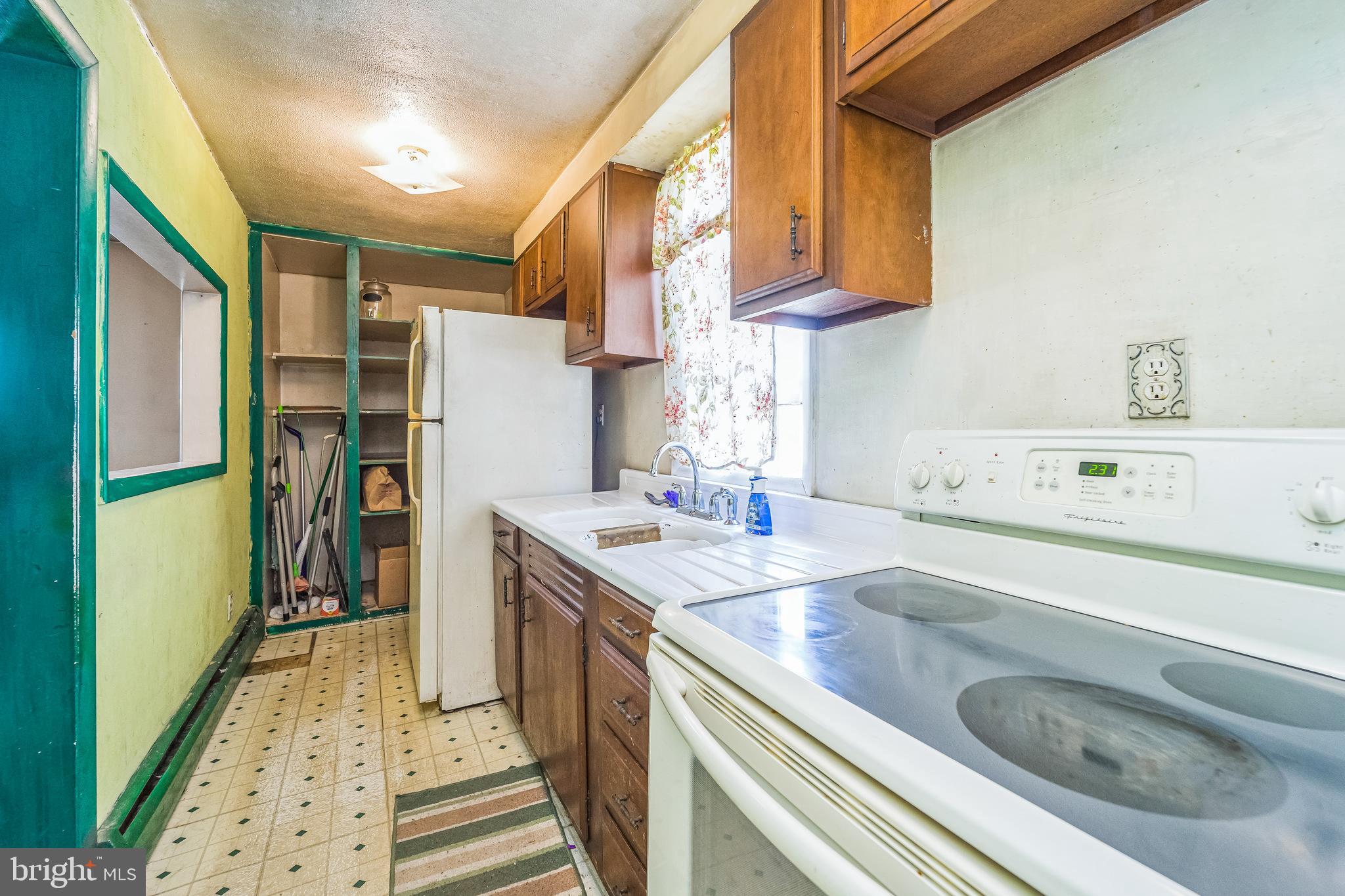 7701 Emerson Road Hyattsville, MD 20784 - Photo 8 of 30 Gallery Image 8