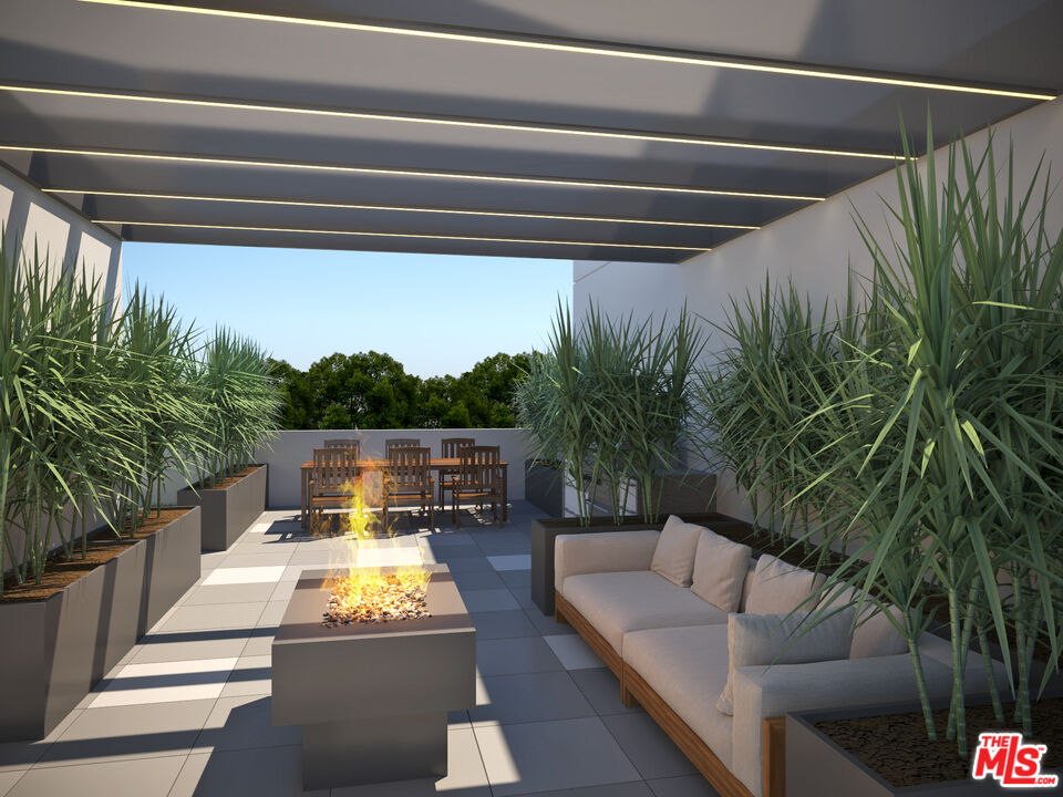 160 Chestnut Street, Unit 204 Pasadena, CA 91103 - Photo 18 of 22 a living room with furniture and a potted plant