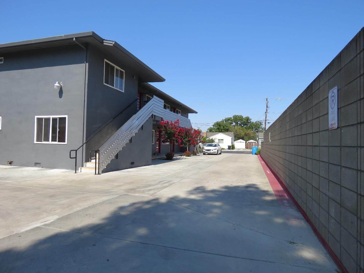 2062 Main Street Santa Clara, CA 95050 - Photo 17 of 18 a view of a house with entertaining space