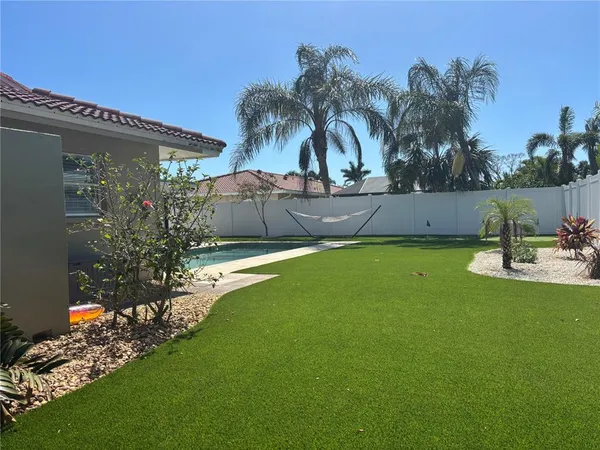 $7,500 | 2921 Captiva Drive, Sarasota, FL 34231