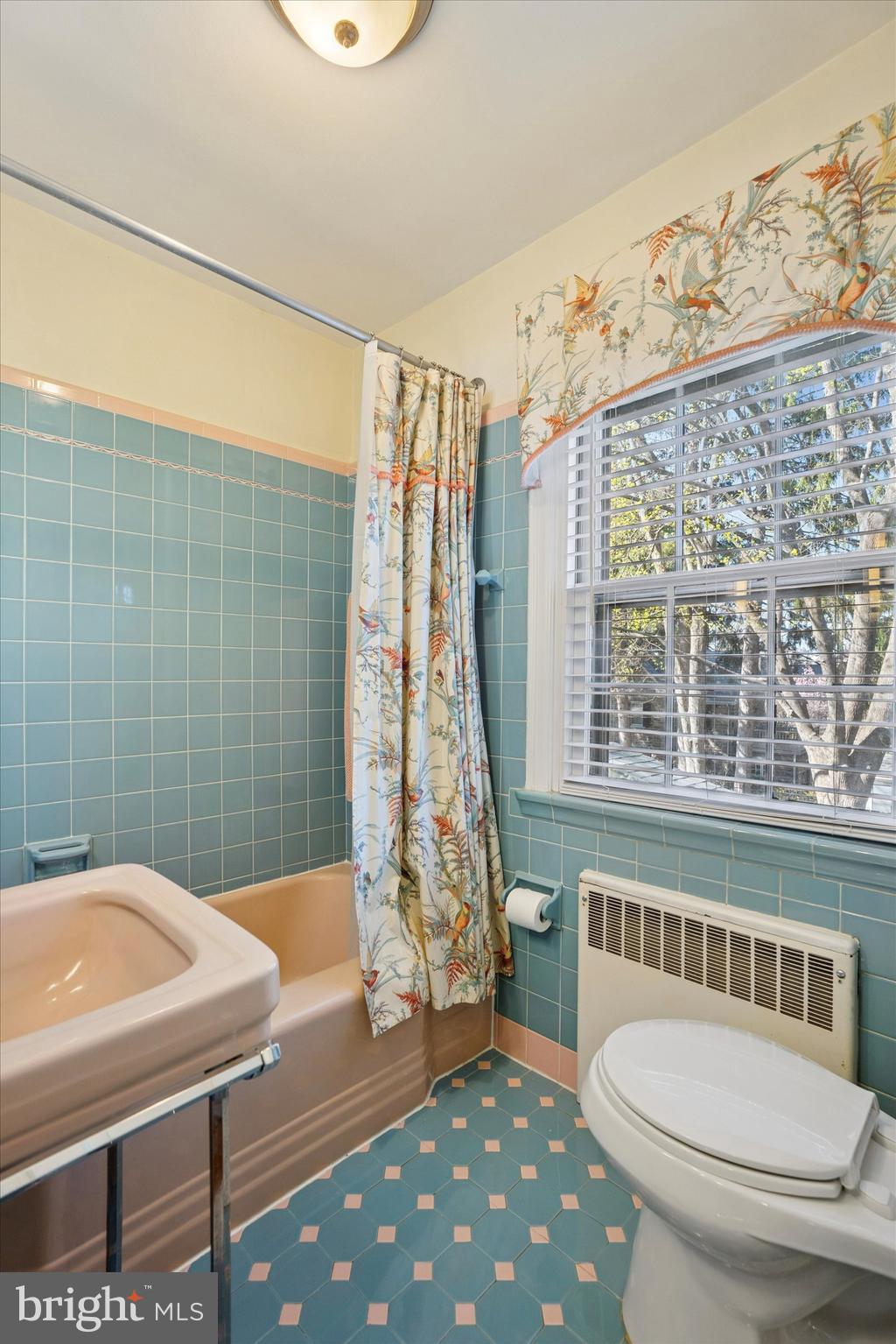 7809 Knox Road Glenside, PA 19038 - Photo 28 of 38 Second Floor Bathroom