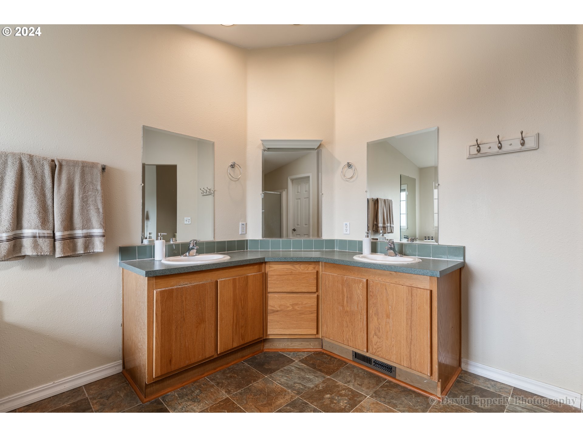 27765 Clark Road Deer Island, OR 97054 - Photo 16 of 38 Bathroom, Attached