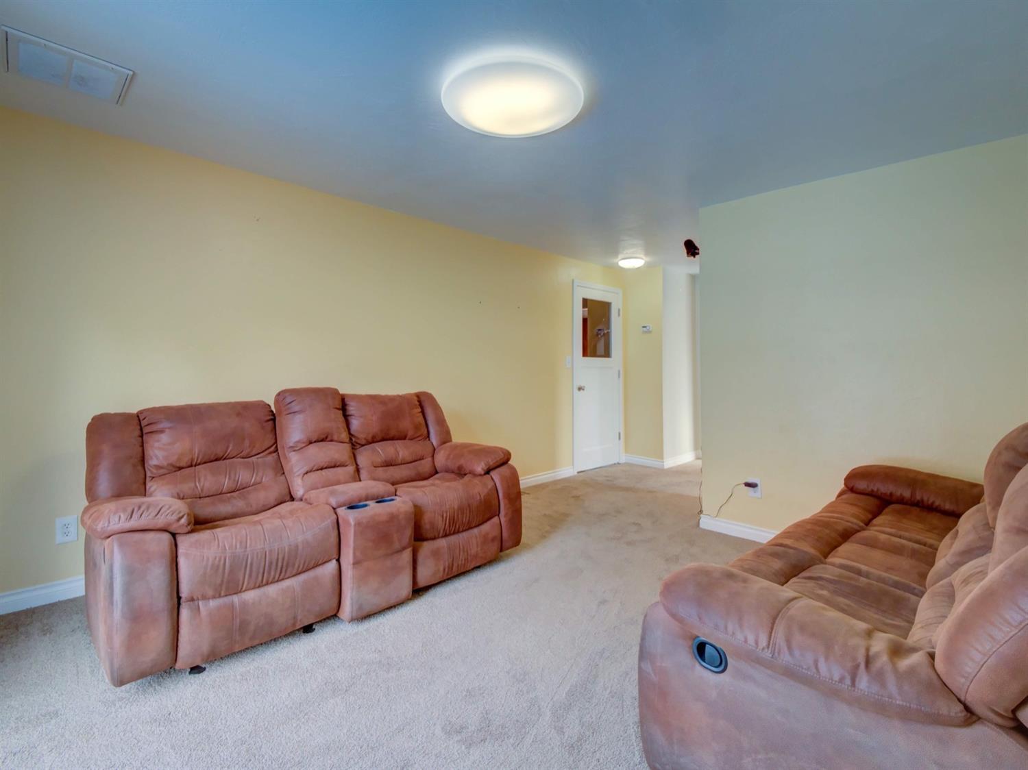 158 Fawn Way Eagle Point, OR 97524 - Photo 20 of 27 Bonus room or home office with slider to