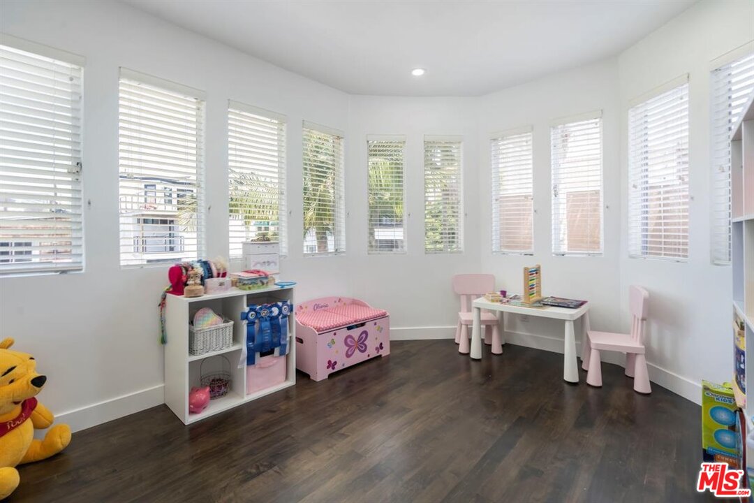 24 Westwind Street, Unit F Marina del Rey, CA 90292 - Photo 19 of 24 a bed room with a bed and a chair
