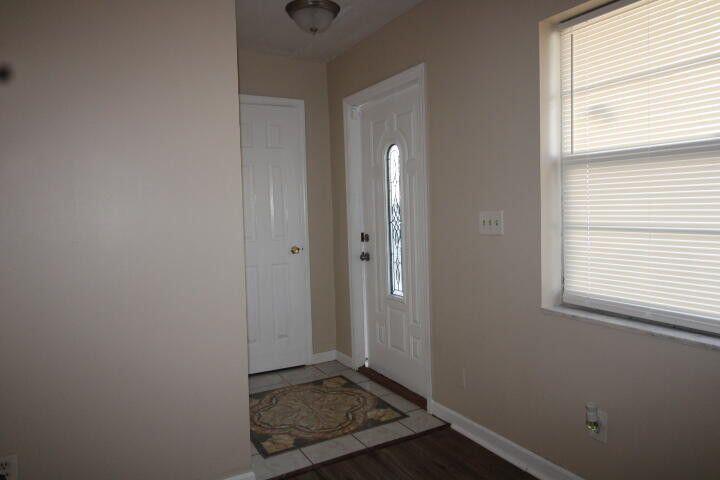 341 West 22nd Court Riviera Beach, FL 33404 - Photo 8 of 17 20241227001523087035000000-o