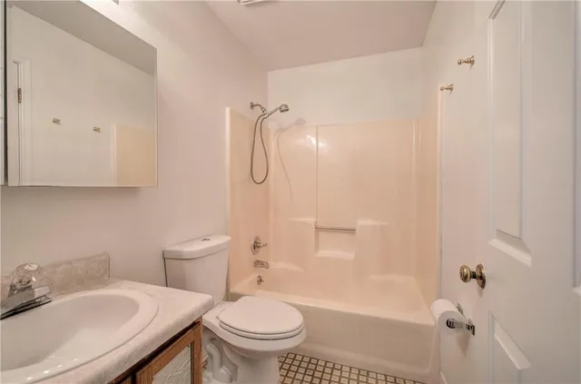 $2,250 | 1252 Minhinette Drive, Unit 1254, Roswell, GA 30075