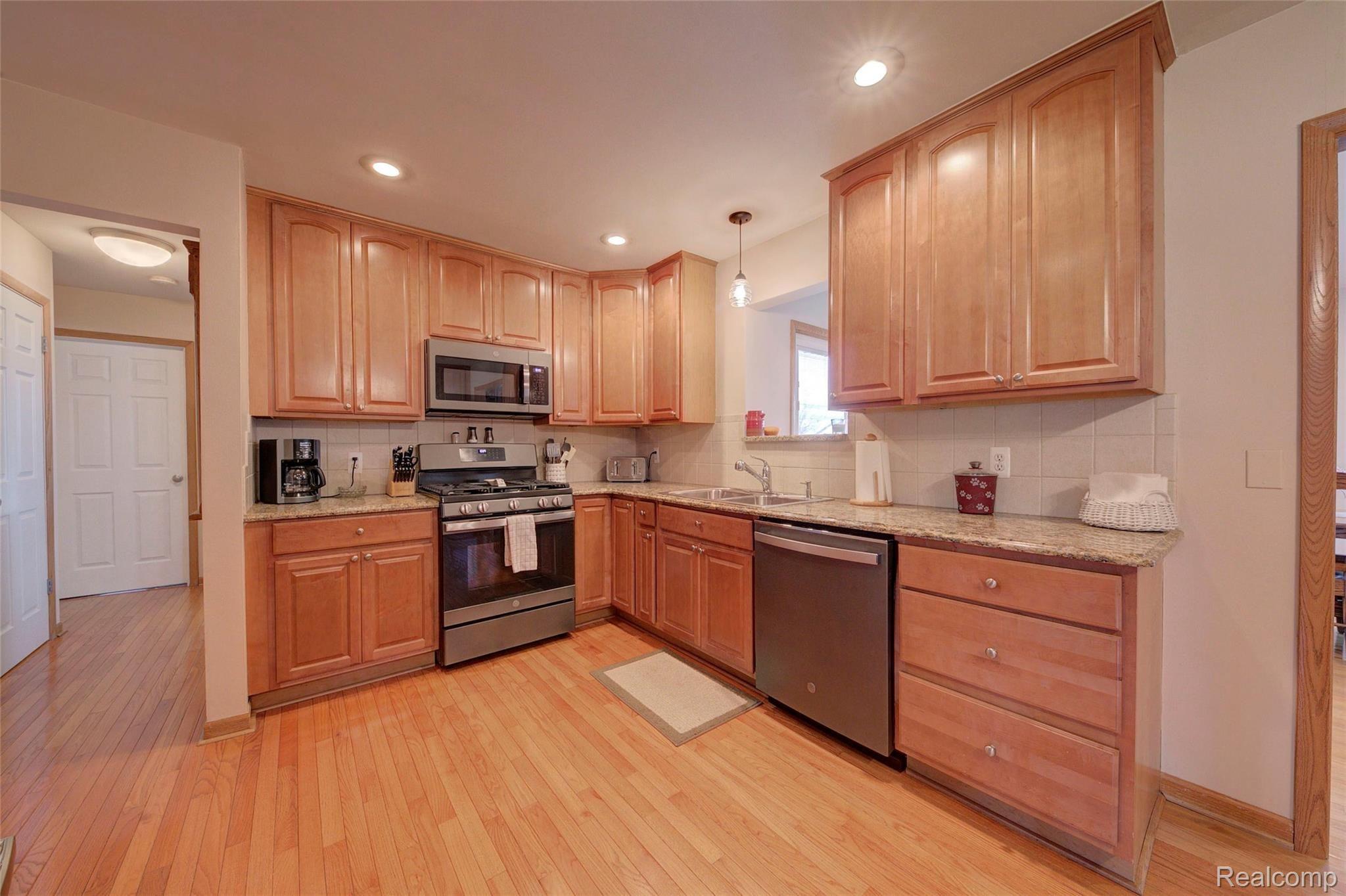 45264 Rector Drive Canton, MI 48188 - Photo 12 of 48 4H8A2071_2_3.jpg