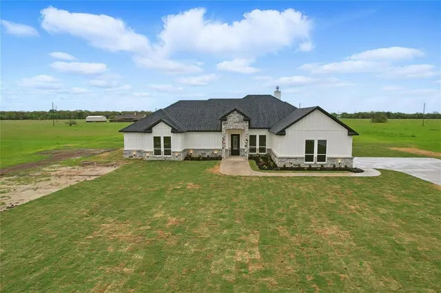 $649,999 | 110 Southeast Private Road 3178, Corsicana, TX 75109