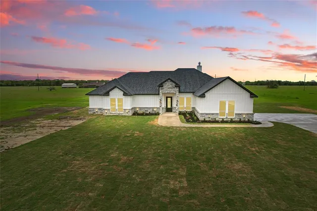 $649,999 | 110 Southeast Private Road 3178, Corsicana, TX 75109
