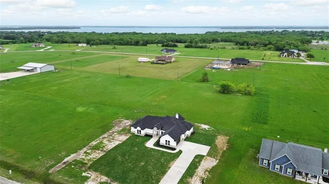 $649,999 | 110 Southeast Private Road 3178, Corsicana, TX 75109