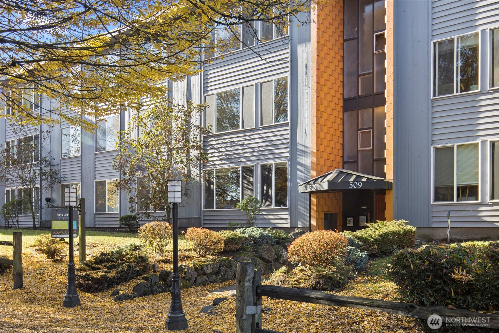 509 19th Avenue East Seattle, WA 98112 - Photo 3 of 40 a view of a house with backyard