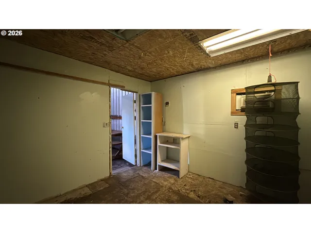 a black and white photo of a room