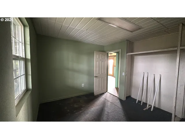 a black and white photo of a room