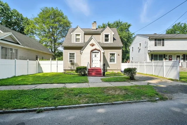 $300,000 | 90 St James Circle, Springfield, MA 01104