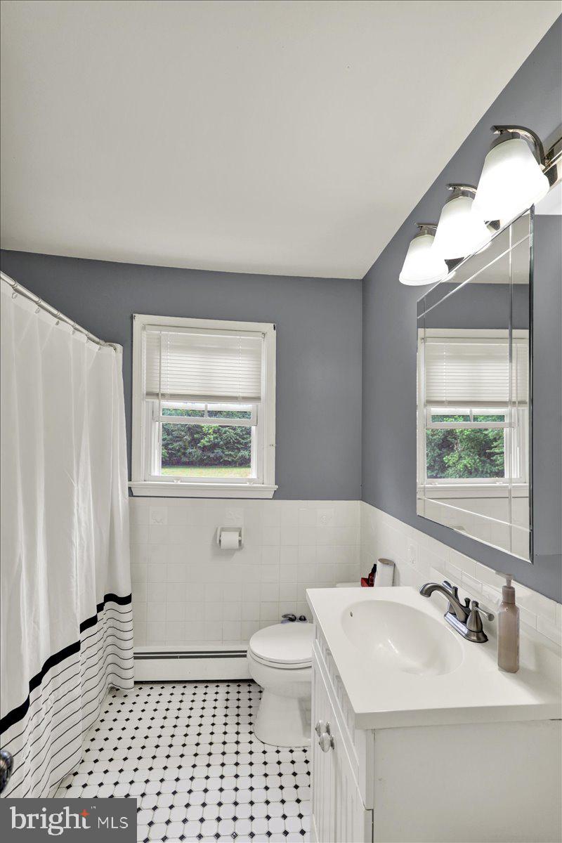 40 Hunters Run Road Honey Brook, PA 19344 - Photo 21 of 47 Modern bathroom with sleek design.