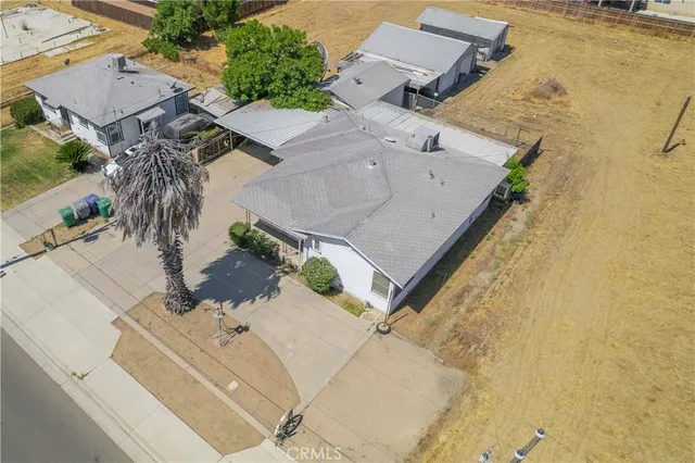 a picture of a building with an outdoor space