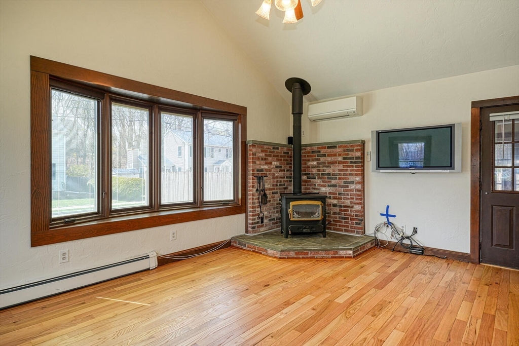 4 Ellery Road Waltham, MA 02453 - Photo 7 of 42 Gallery Image 7
