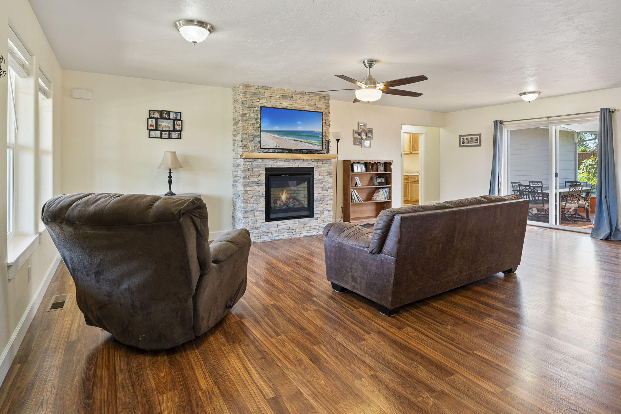 685 Northwest Rimrock Drive Redmond, OR 97756 - Photo 7 of 45 5-web-or-mls-685 NW Rimrock Dr, Redmond-