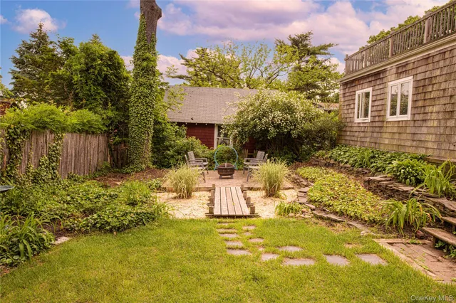 $1,375,000 | 301 Park Lane | Douglaston