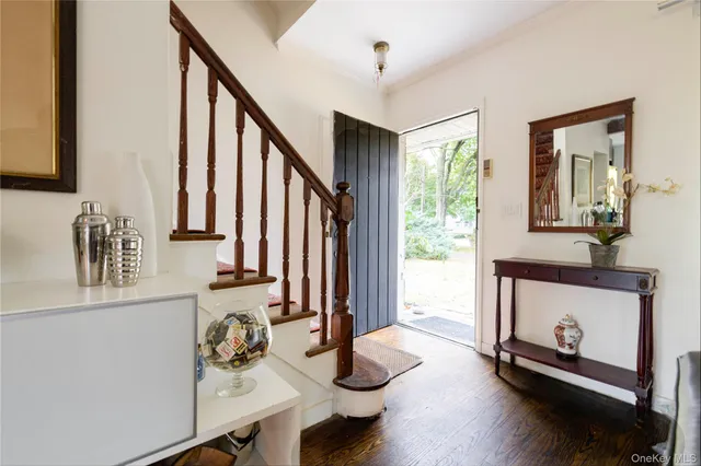 $1,375,000 | 301 Park Lane | Douglaston