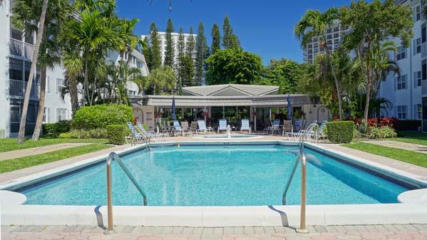 800 East Camino Real, Unit 4160 Boca Raton, FL 33432 - Photo 4 of 25 POOL/CLUB HOUSE