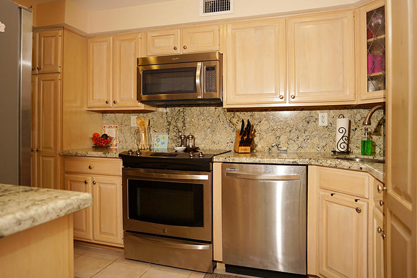 800 East Camino Real, Unit 4160 Boca Raton, FL 33432 - Photo 6 of 25 KITCHEN