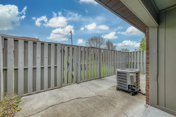 $250,000 | 600 Fleetwood Drive, Unit 404, Kingsport, TN 37660