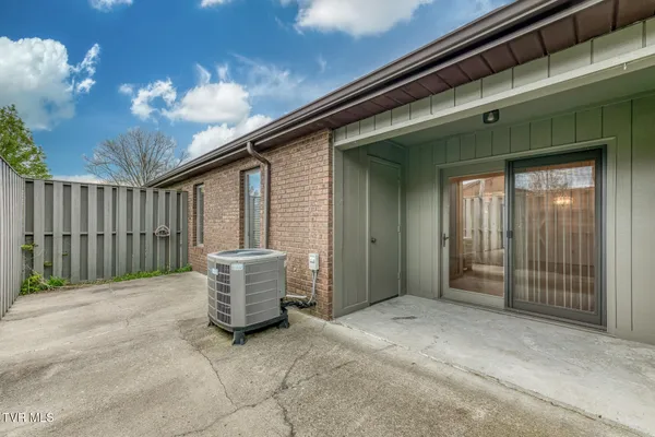 $250,000 | 600 Fleetwood Drive, Unit 404, Kingsport, TN 37660