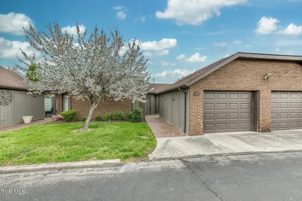 $250,000 | 600 Fleetwood Drive, Unit 404, Kingsport, TN 37660