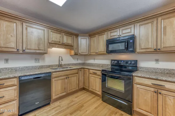 $250,000 | 600 Fleetwood Drive, Unit 404, Kingsport, TN 37660