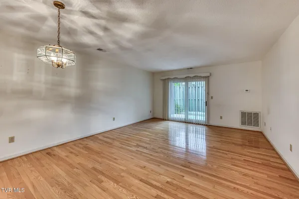 $250,000 | 600 Fleetwood Drive, Unit 404, Kingsport, TN 37660