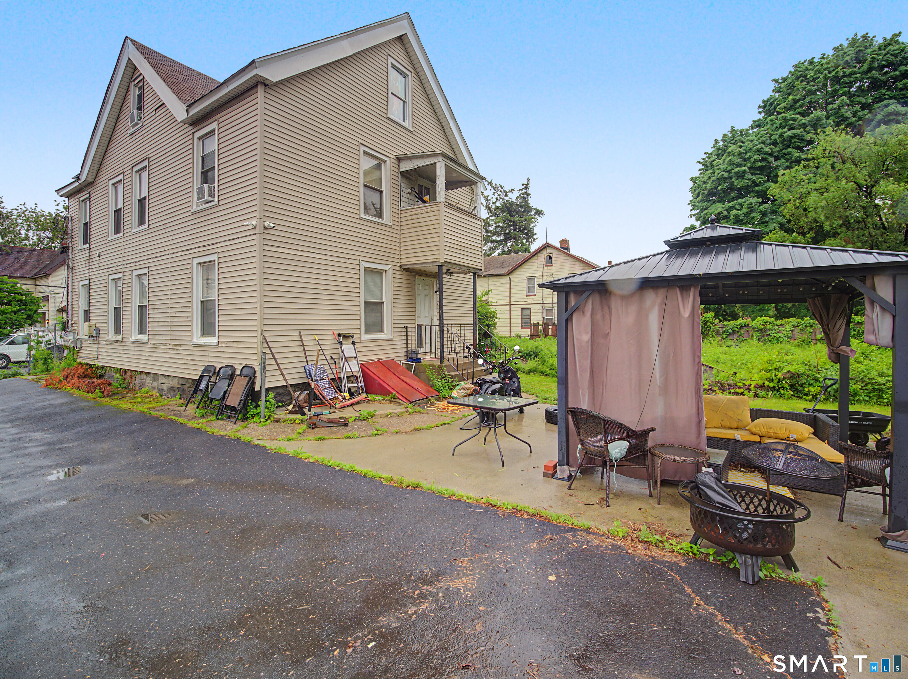 319 Carroll Avenue Bridgeport, CT 06607 - Photo 7 of 40 a view of a house with backyard and sitting area