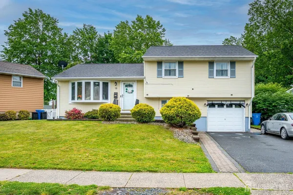a view of a house with backyard