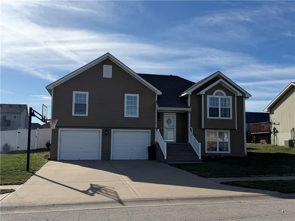 $295,000 | 1003 Rosewood Drive, Cameron, MO 64429