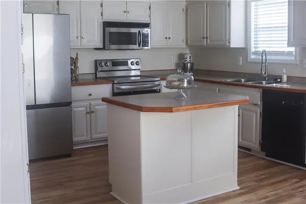 $287,500 | 1003 Rosewood Drive, Cameron, MO 64429