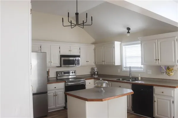 $287,500 | 1003 Rosewood Drive, Cameron, MO 64429