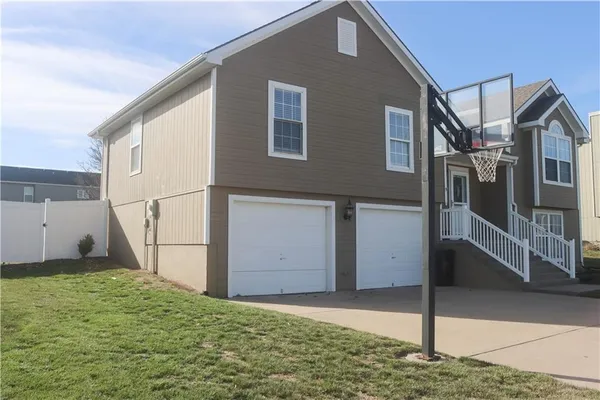 $287,500 | 1003 Rosewood Drive, Cameron, MO 64429