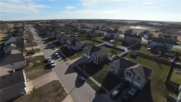 $287,500 | 1003 Rosewood Drive, Cameron, MO 64429